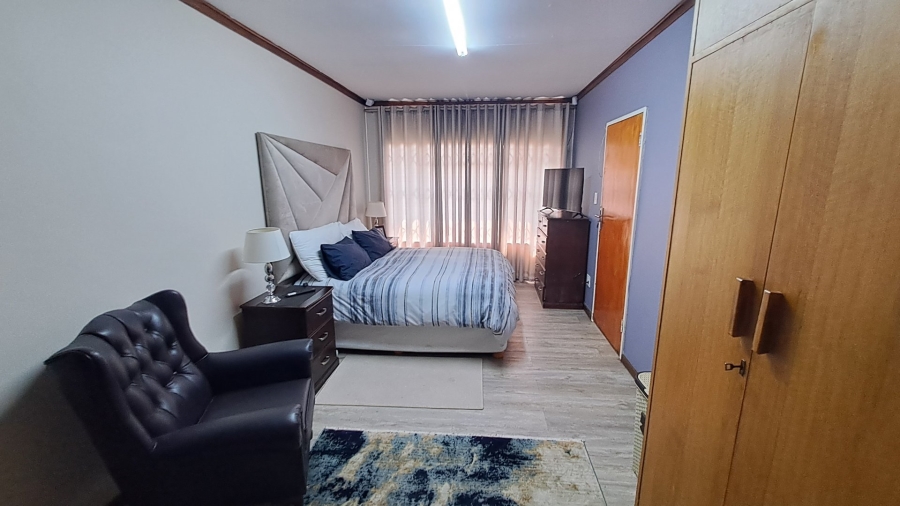 5 Bedroom Property for Sale in Langenhovenpark Free State